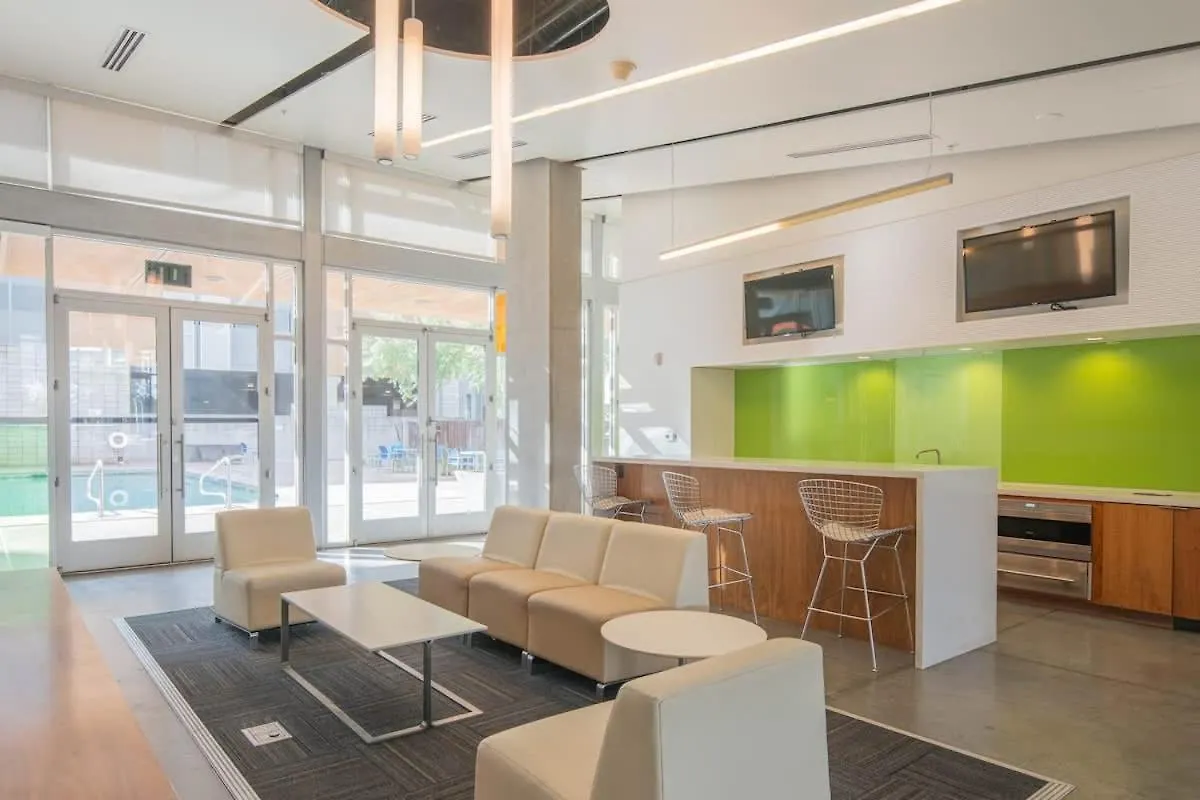 Appartement Modern 2Bd - Cdt - Gym, Pool, Parking - Sleep 8 à Phoenix États-Unis