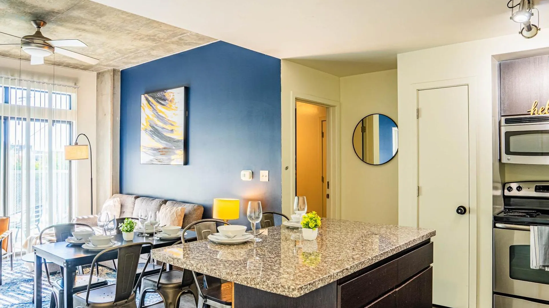 Appartement Modern 2Bd - Cdt - Gym, Pool, Parking - Sleep 8 à Phoenix États-Unis